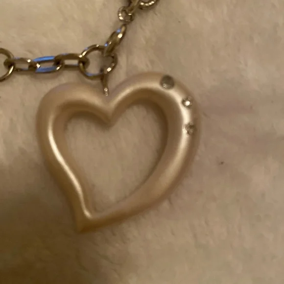 Elegant Silver Heart Pendant bracelet - Picture 3 of 5